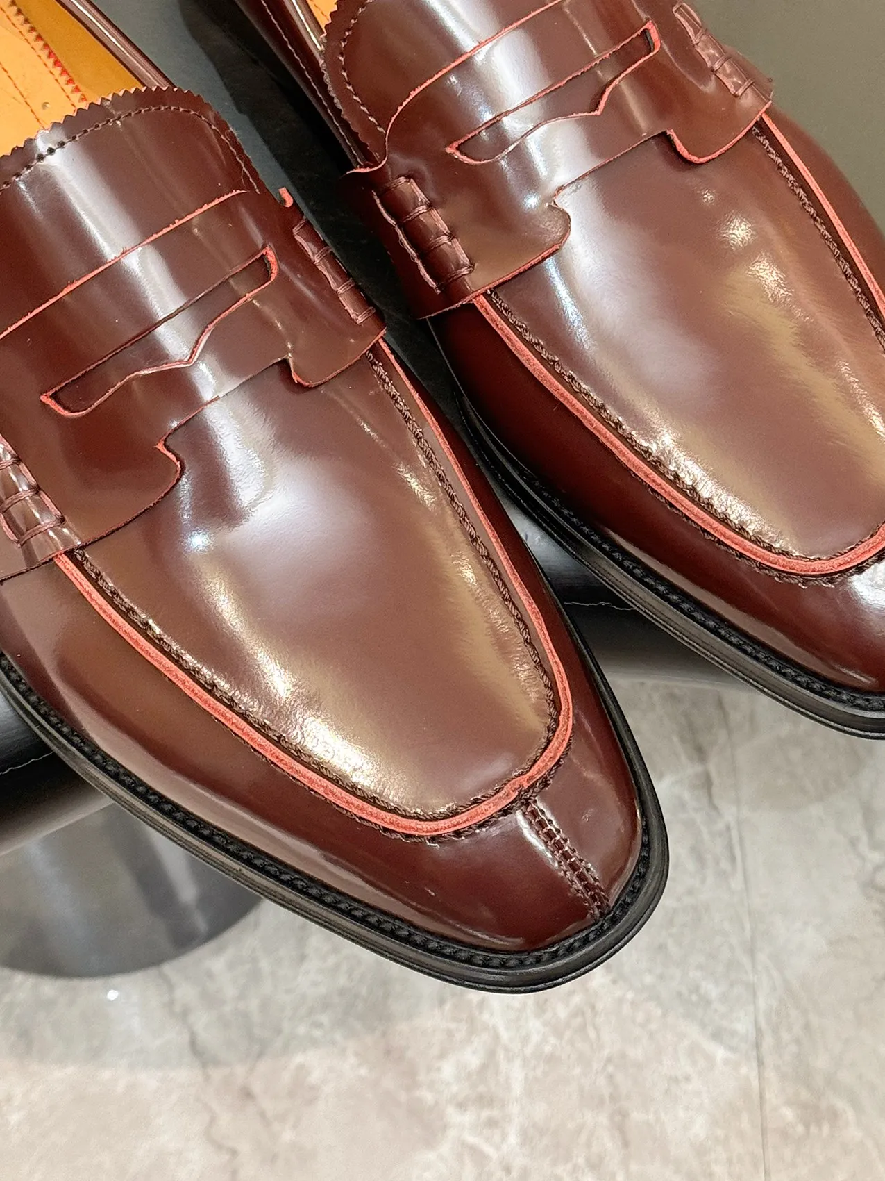 [CL red sole shoes] Top P: 1020💰 Size 39-44 (⚠️38.45.46.47 custom-made, non-returnable and non-exchangeable) 🆑High-end men's business formal leather shoes, original authentic top quality goods ••✅💯 Top original order purchasing agent! Original imported patterned cowhide ➕Imported cowhide lining ➕Cowhide feet ➕Original leather outsole~🉑️Feel free to compare the authentic ones!